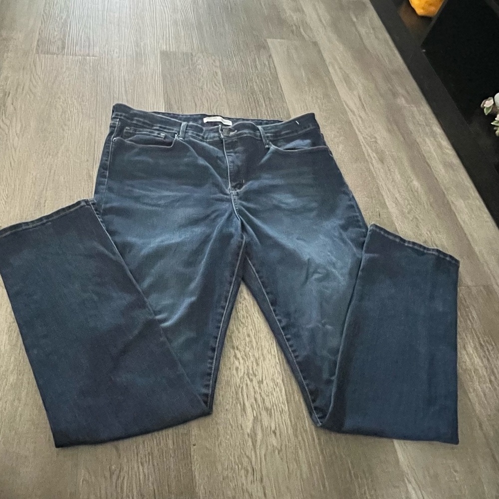 Levis Strauss Jeans Womens ( sz 34) Straight Denim Pants Medium Wash Blue